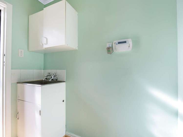 44 Basley Road Owhata_15