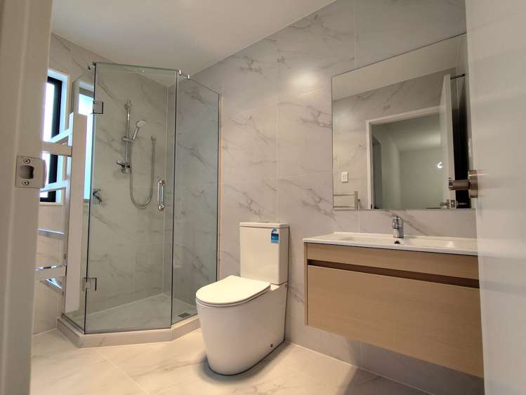 76 McLeod Road Te Atatu South_5