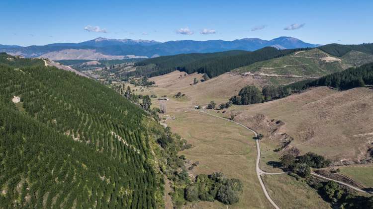 335 Pretty Bridge Valley Road Wakefield_7