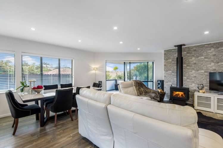 2/100 Gosford Drive Botany Downs_16