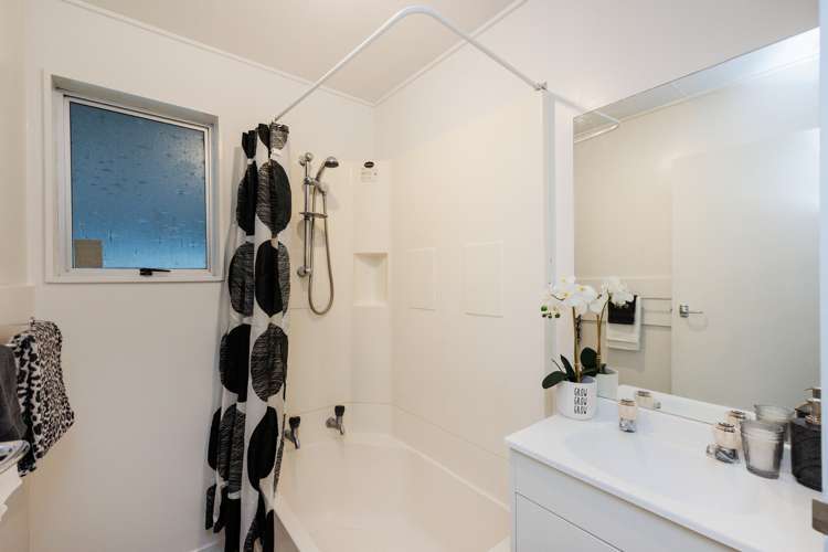 11a Apollo Parade Milson_12