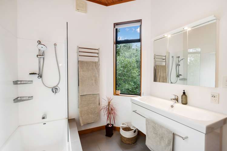 118 Memorial Drive Parahaki_13