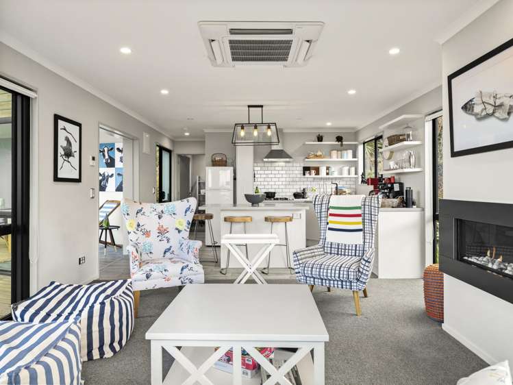 46 Esplanade Kaka Point_12