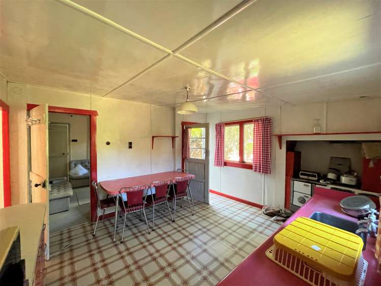 14 Tarata Street Kaka Point_12