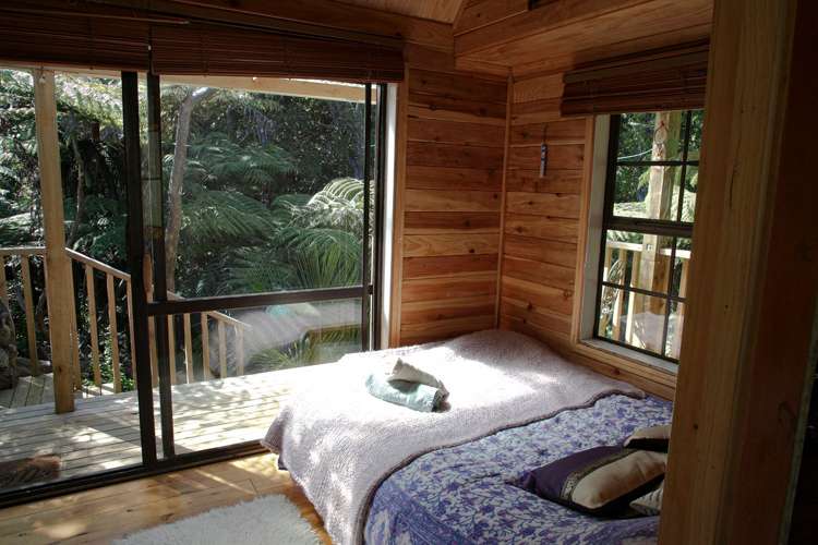 Devi Cabin/126 Lone Kauri Rd Karekare_1