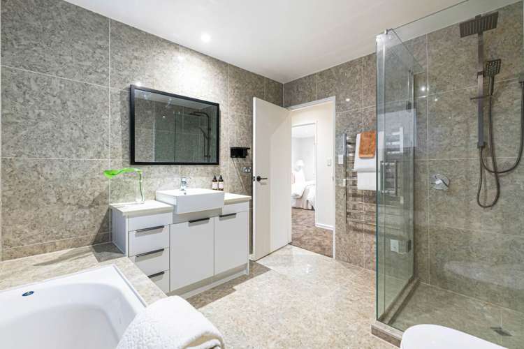 21F Stamford Crescent Flat Bush_15