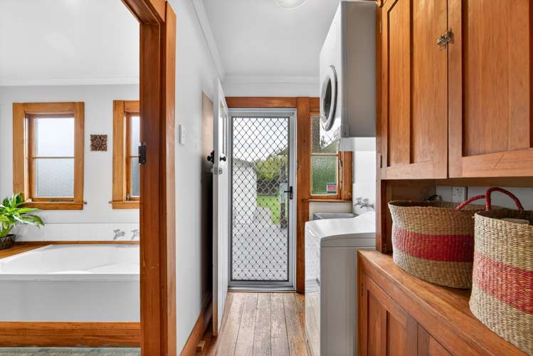 921 Willowpark Road North Mayfair_14