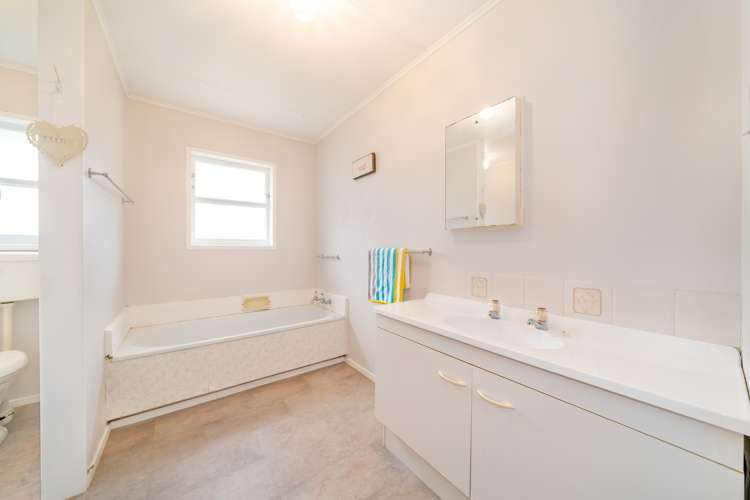 23 Tacoma Drive Totara Park_11