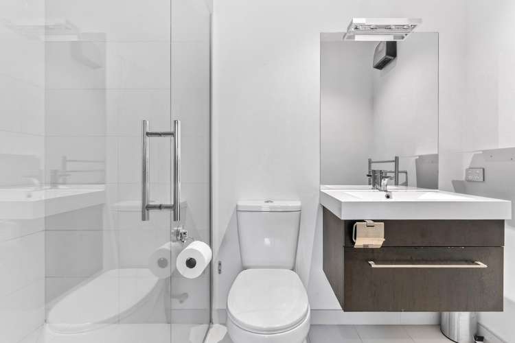 32 Quinnat Street Albert Town_11