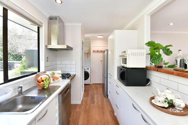 41 Gledstane Road Stanmore Bay_12