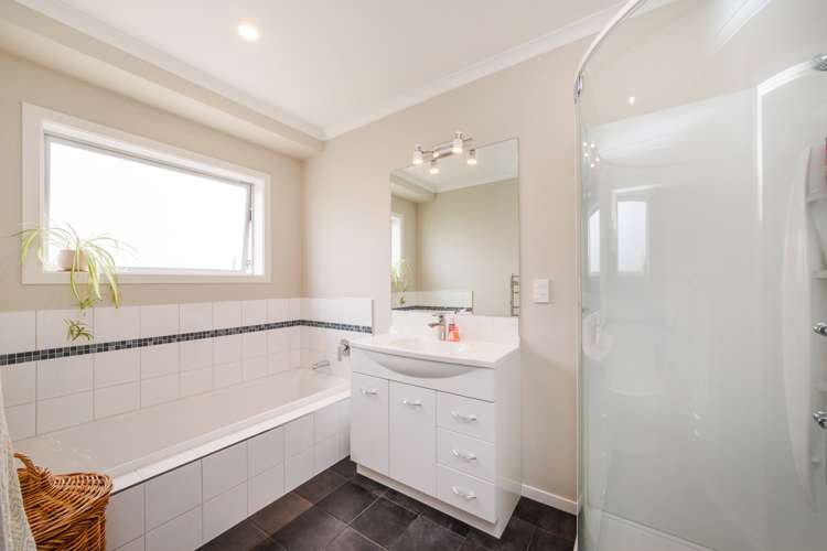 8 Roots Street West Feilding_13