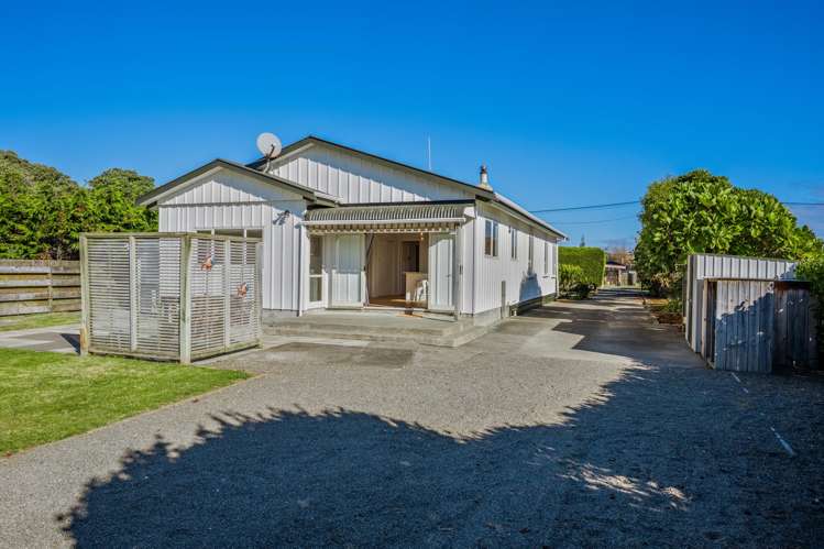 8 Manuka Street Otaki Beach_24