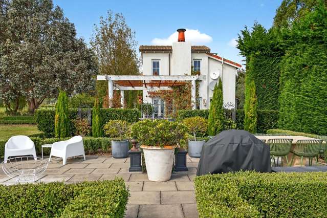 Country Charm and Sweeping Views Near Martinborough