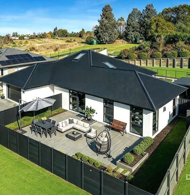 Elegant, Modern, double glazed family home