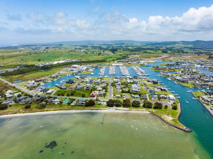 12 Finch Street One Tree Point_22