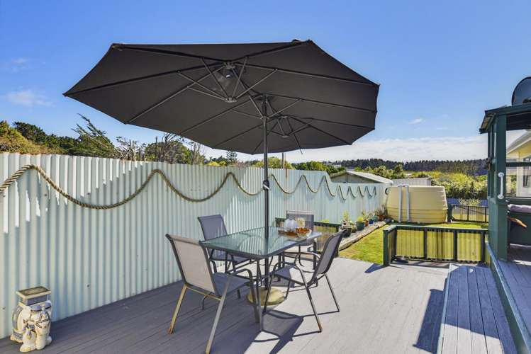 15 Muaupoko Street Hokio Beach_14