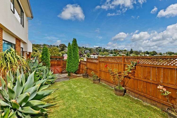 2/14 Greenridge Court Glenfield_13