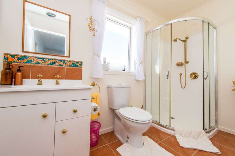 22 Lithgow Drive Otamatea_11