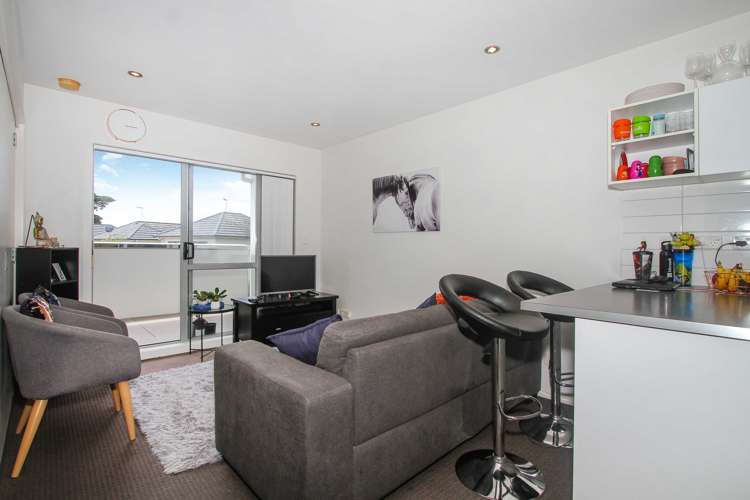 A8/60 Masons Road Oteha_6