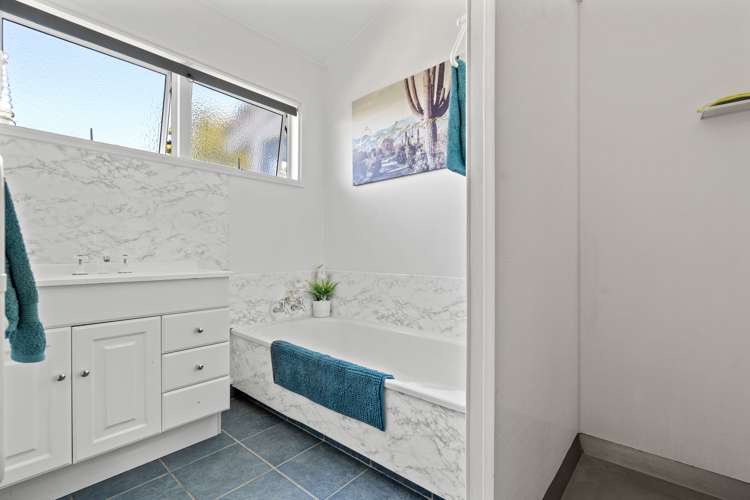 7 Manuka Street Otaki Beach_17