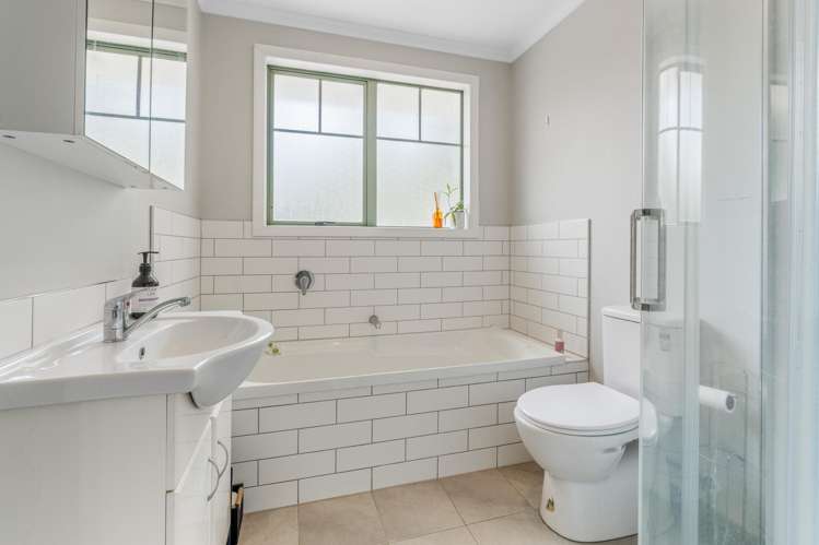 5 Holyhead Street Outram_11