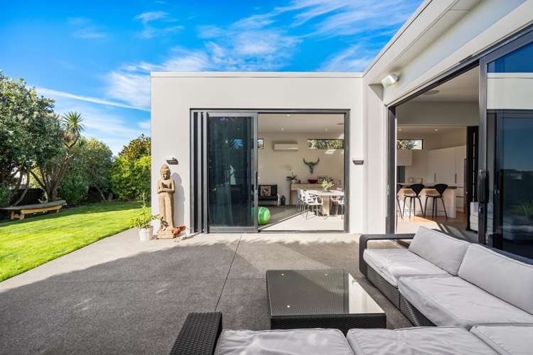 25 Main Road Redcliffs_28