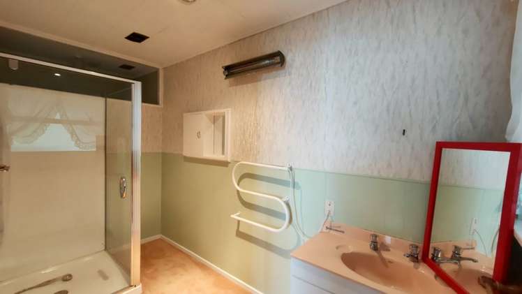 77A Lowe Street Avenal_12