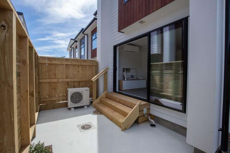 6-8 Reading Street Wainuiomata_9