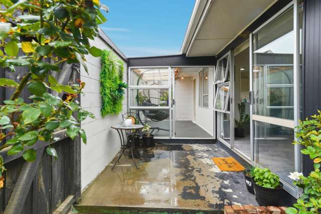 1/106 Lake Terrace Road Burwood_1