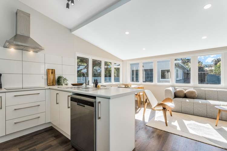 38 Rua Street Lyall Bay_3