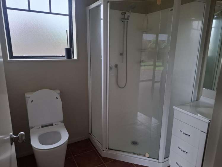 24 Oaklands Drive 11373_19