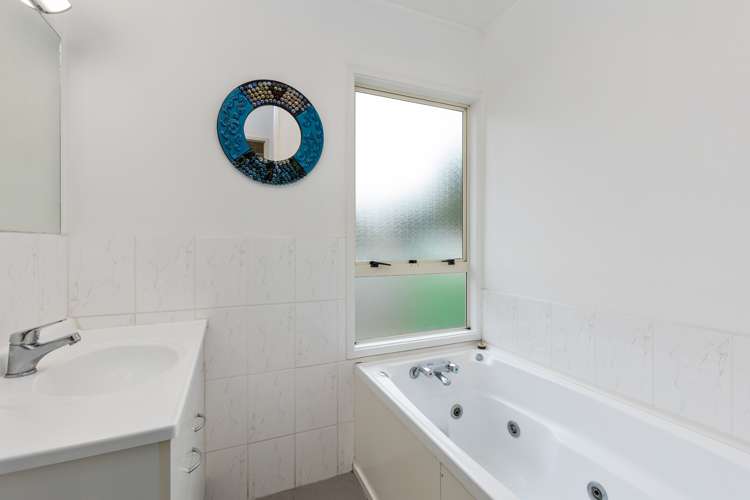 2/178 Lake Road Northcote_9