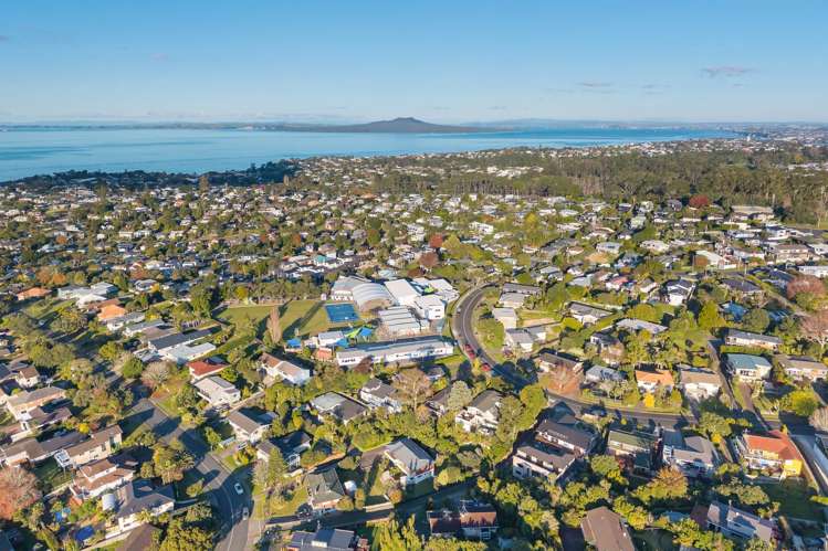 56 Mayfair Crescent Mairangi Bay_60