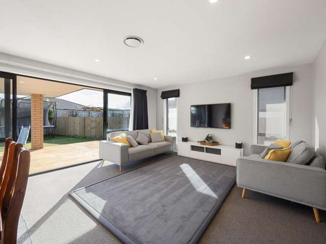 Modern Family Living in River Terraces