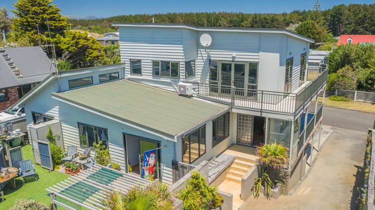 8 Arataki Grove Waitarere Beach_0