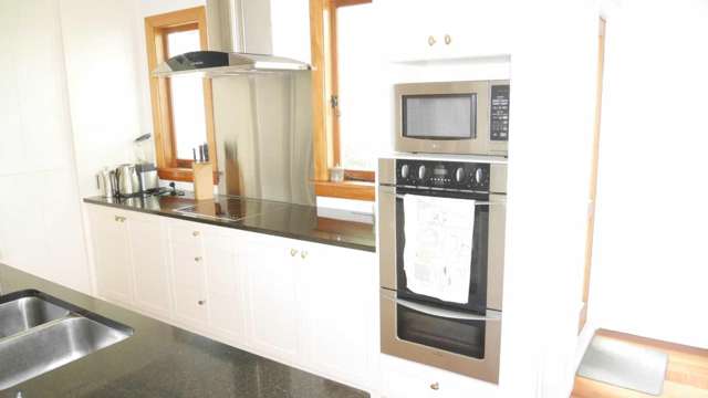 22 St Andrews Square Strowan_2