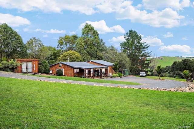 Rustic Rural Charm on Lifestyle Land!