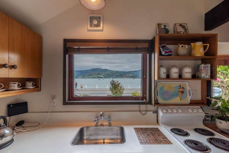 3b Beach Road Akaroa_14