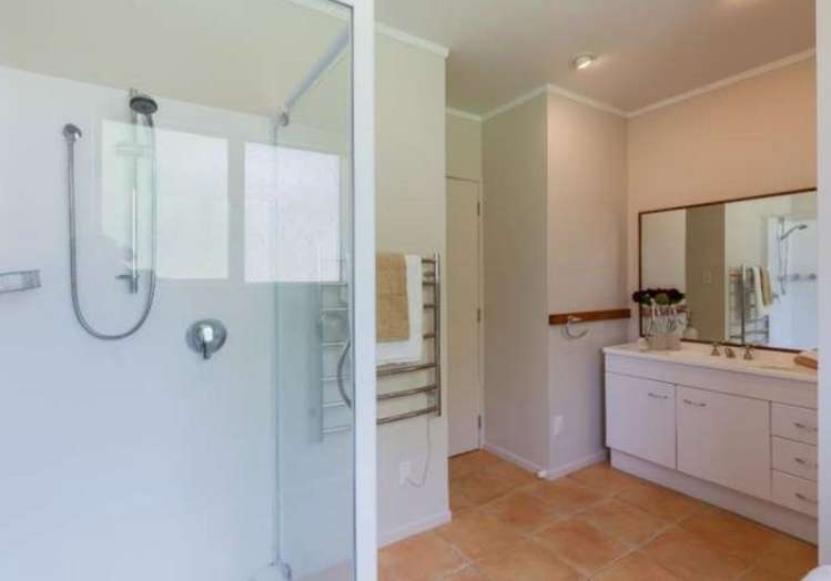 14B Hollyhock Place Browns Bay_9