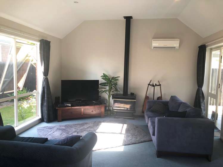 2 Delaware Crescent Russley_2