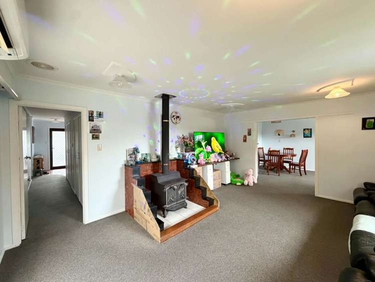 161 Parklands Avenue 10825_10