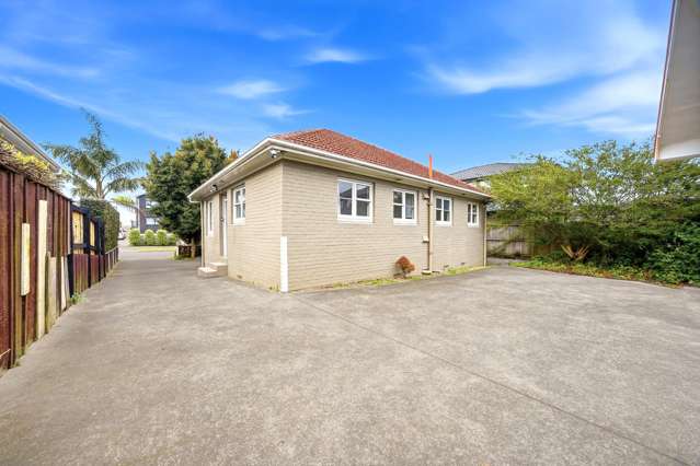 8 Renton Road Mt Albert_2
