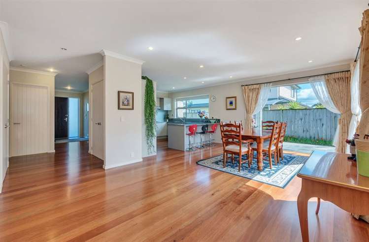 8 Bur Oak Terrace Schnapper Rock_4