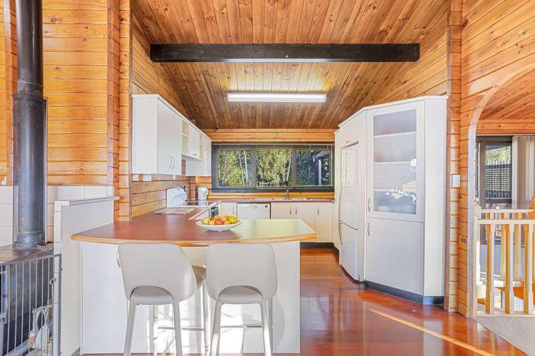 98 Daffodil Street Titirangi_12