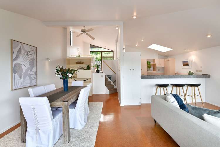 2/3 Beach Road Stanmore Bay_24