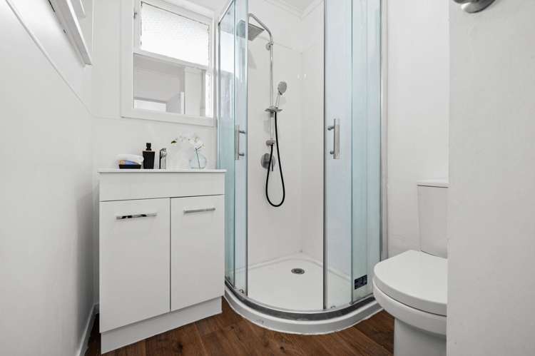 16 Manapouri Place Glenview_12