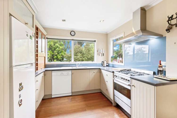 1 Norman Road Titirangi_7
