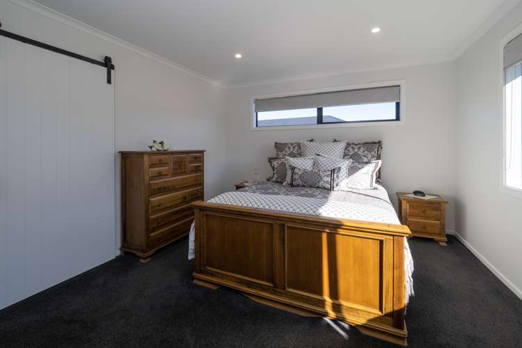 8 Redhaven Rise Netherby_14