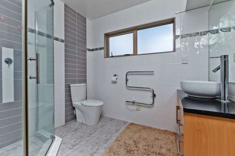 11 Fernbank Lane Greenhithe_24