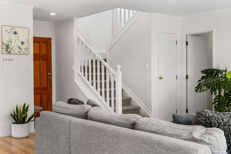 13a Pinewood Grove Botany Downs_8